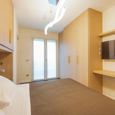 Venice New Luxury Penthouse - Free Parking And Roof Terrace