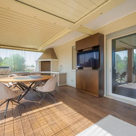 Venice New Luxury Penthouse - Free Parking And Roof Terrace Mestre