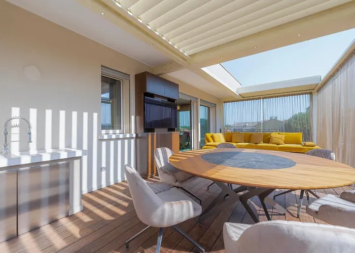 Venice New Luxury Penthouse - Free Parking And Roof Terrace * Mestre